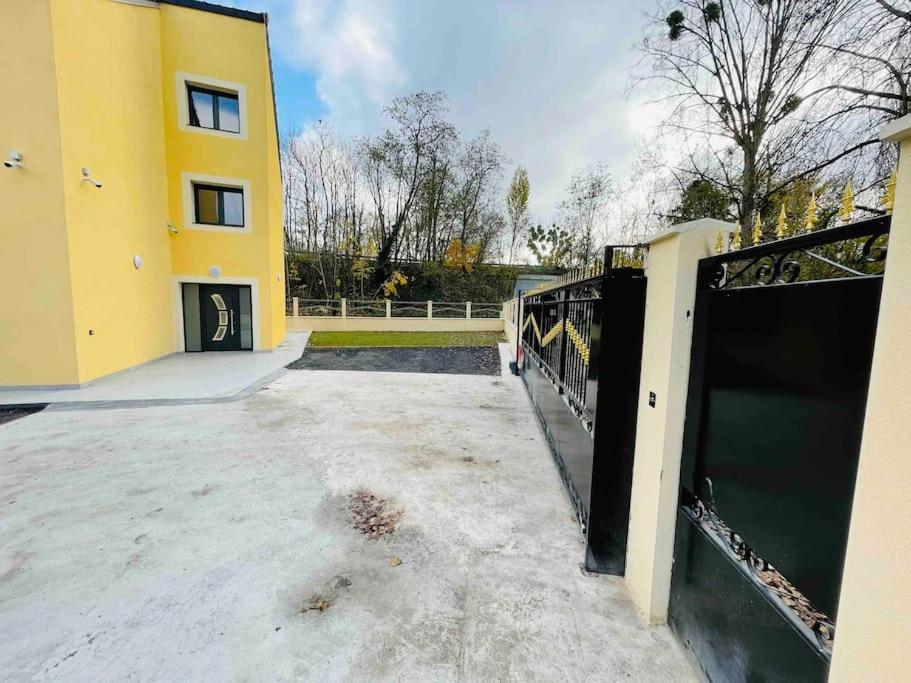 Masion Belle Vue Apartment Sarcelles Bagian luar foto